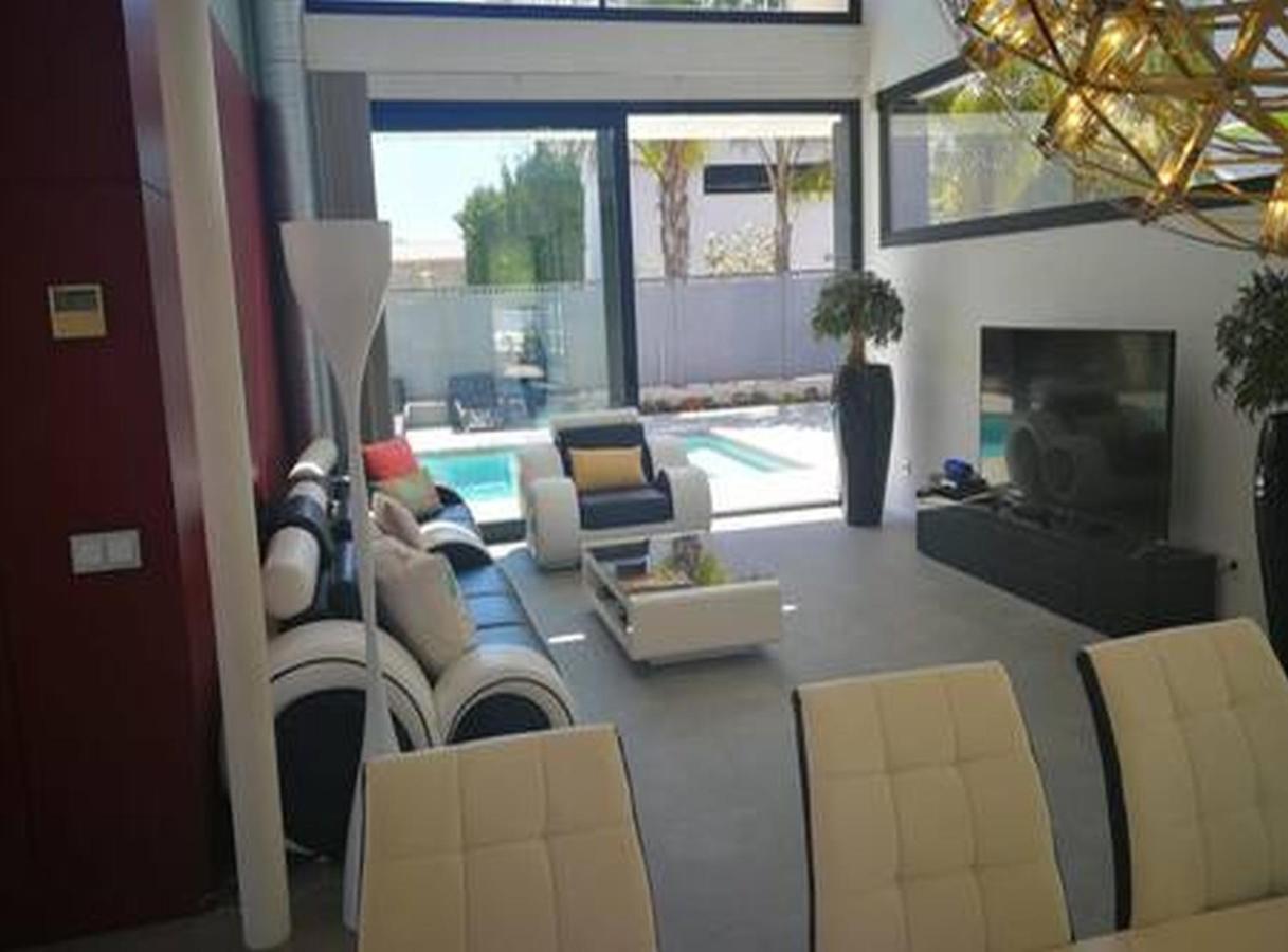 Villa Camomilla 43, *