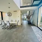 Villa Camomilla 43, Villa